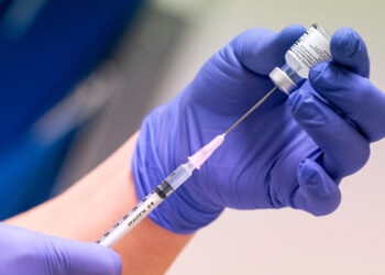 Vaccinationstakten i Stockholm halverad på en månad – mottagningar stänger