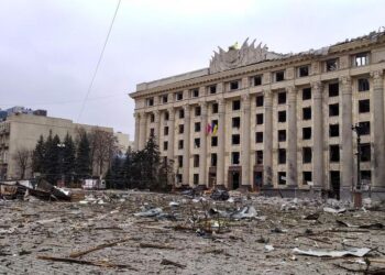 Städer under hård attack i Ukraina