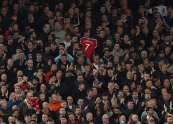 Anfield-publiken visade stöd för Ronaldo efter sonens bortgång