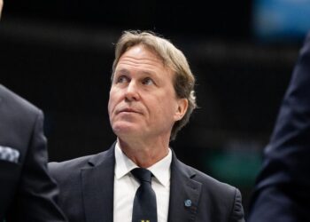 Johan Garpenlöv om varför han lämnade samlingen: Pappa ligger på intensiven