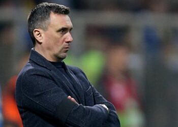 Island sparkar förbundskaptenen efter 7–0-segern