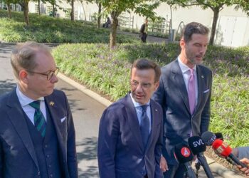 Regeringen diskuterar korankrisen i FN