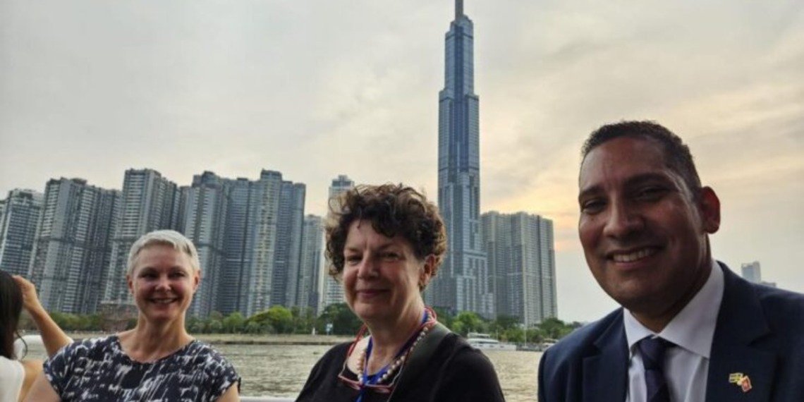 Ambassadör Johan Ndisi reflekterar över 55 år av vänskap och samarbete mellan Sverige och Vietnam, från solidaritet till modern partnerskap.